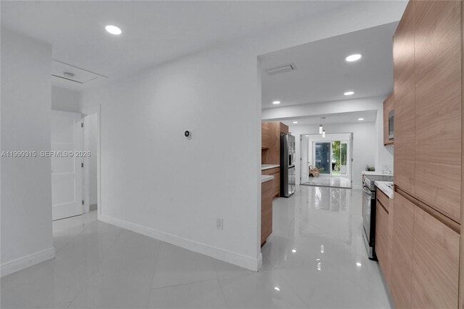 Building Photo - 1137 SW 8th Ave