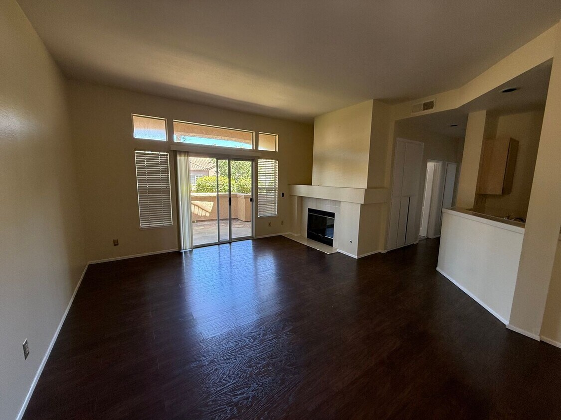 Foto principal - Lovely 2 Bedroom, 2 Bath First-Floor Condo...