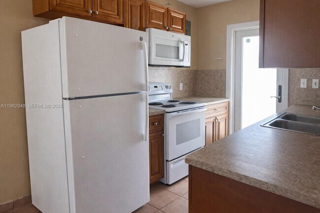 Foto del edificio - 4396 SW 25th Terrace