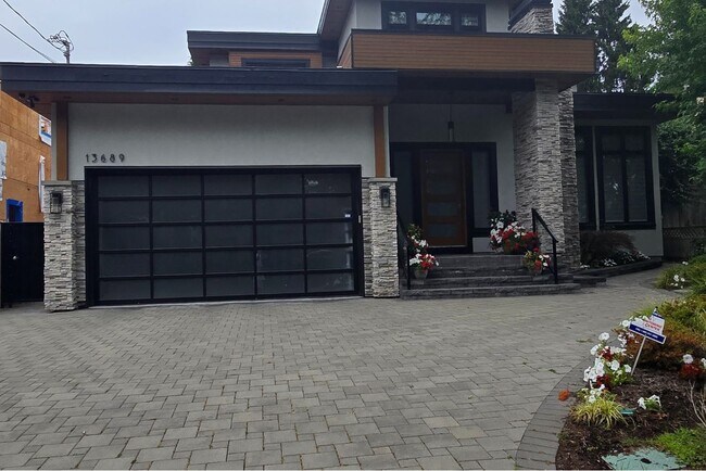 Photo du bâtiment - 13689 Blackburn Av