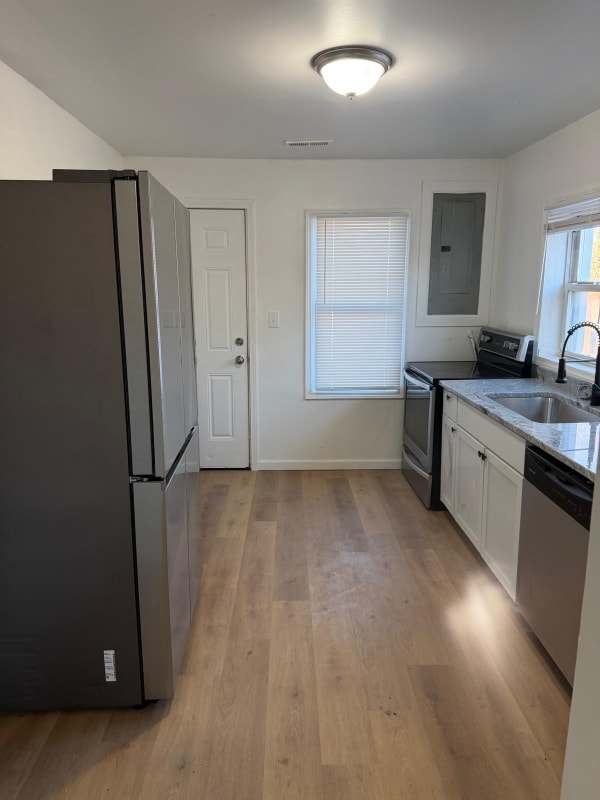 Building Photo - 1665 Elaine Rd