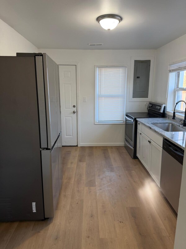 Foto del edificio - 1665 Elaine Rd