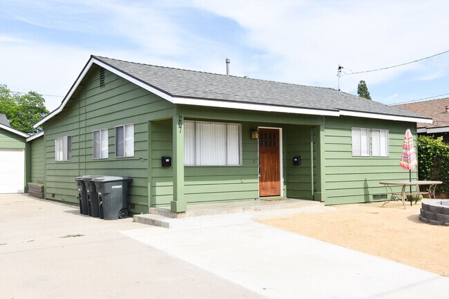 Building Photo - Center (267) North