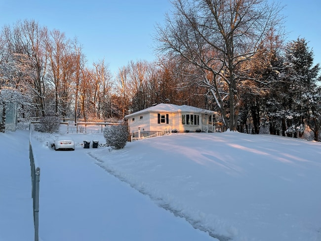 Building Photo - 4 Maplewood Dr