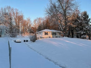 Building Photo - 4 Maplewood Dr