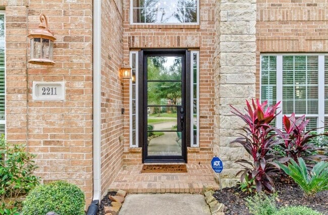 Building Photo - 2211 Mad River Ln