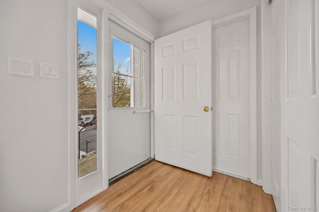 Building Photo - 11 Pondview Cl