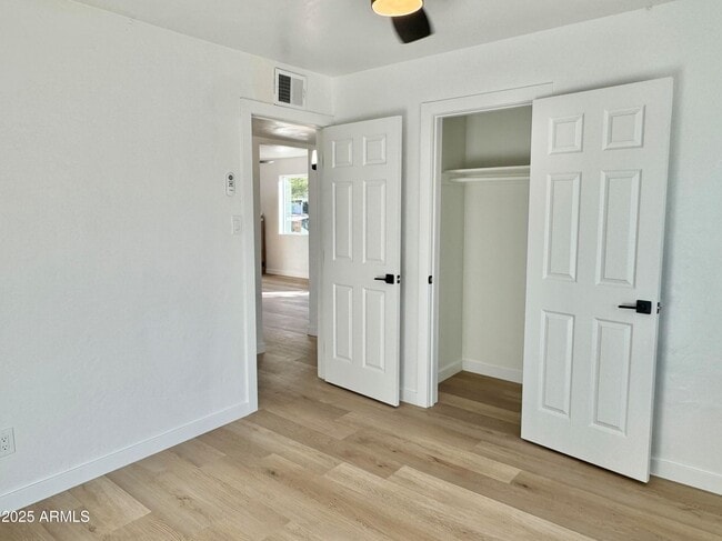 Foto del edificio - 3244 E Harvard St