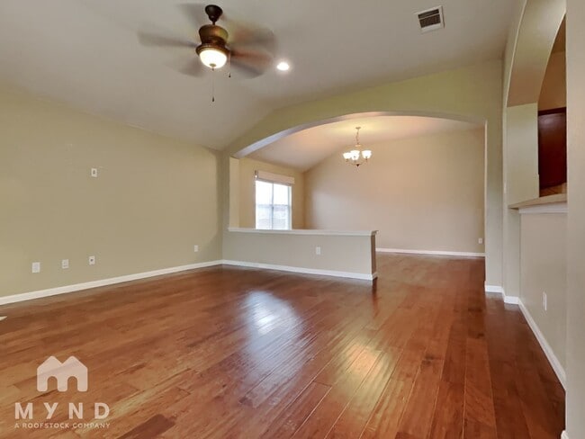 Foto del edificio - 333 Hidden Brook Ln