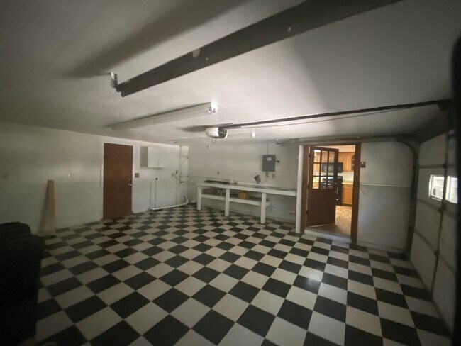 Building Photo - FOR RENT:  3 BEDROOM 2 BATH POOL HOME IN D...