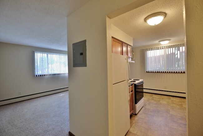 Building Photo - Highcrest Haven