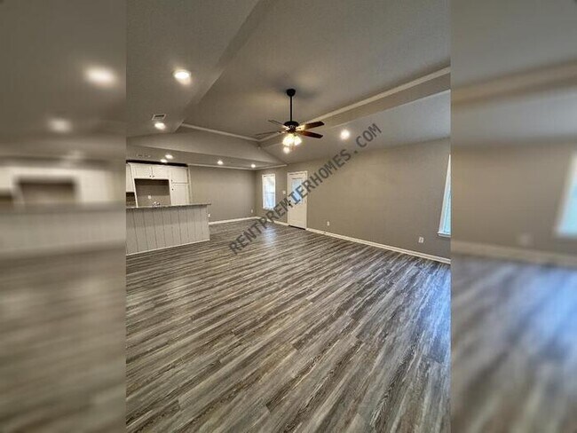 Building Photo - 30 Buena Vis Dr