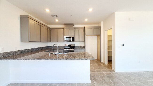 Foto del edificio - Beautiful Brand New Construction / Single ...