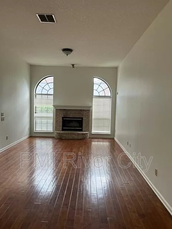 Building Photo - 13056 Clearbrook Ct