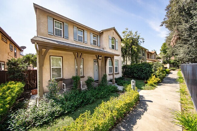 Building Photo - Family-Friendly Retreat: 3 Beds, 3 Baths G...