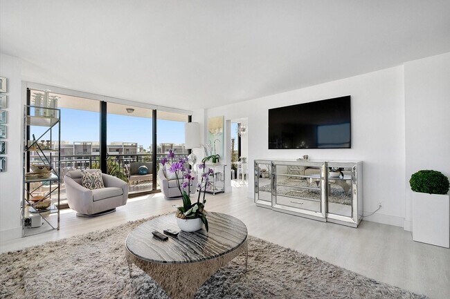 Building Photo - 3031 N Ocean Blvd