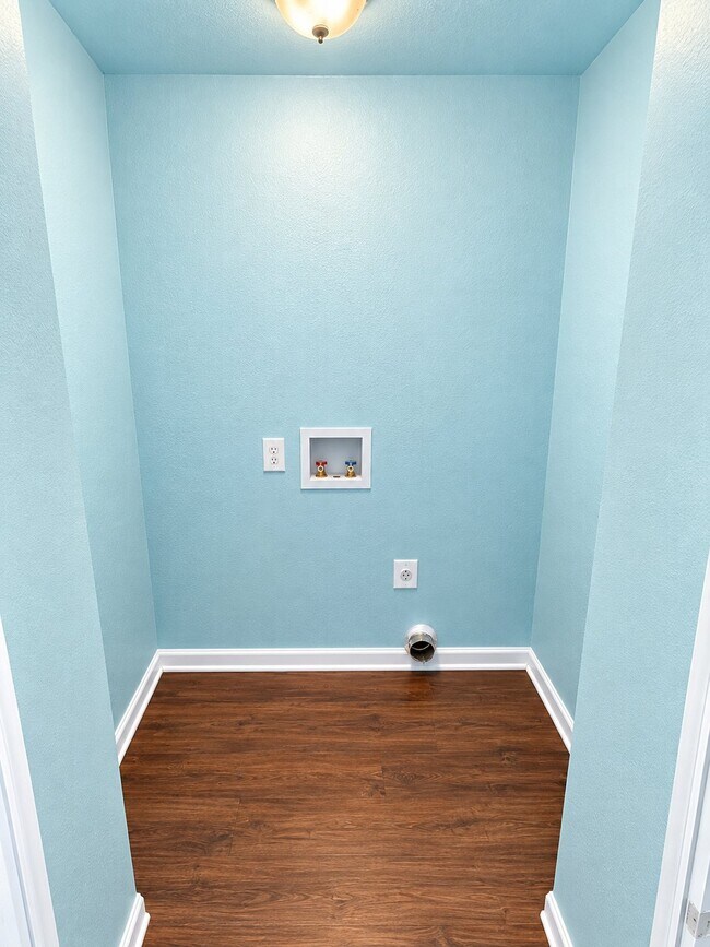 Foto del edificio - 4869 Corrigan Ave