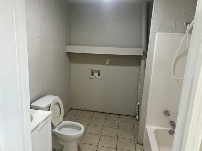 Building Photo - Sullens Duplex