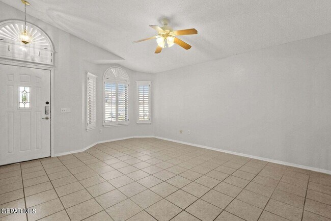 Foto del edificio - 14002 Tierra Yukon Ln