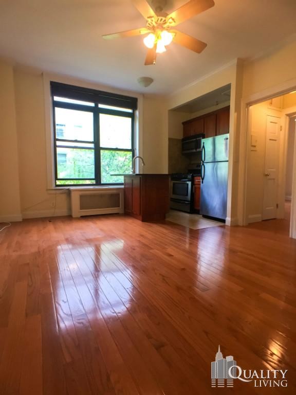 Primary Photo - 34 E 11th St