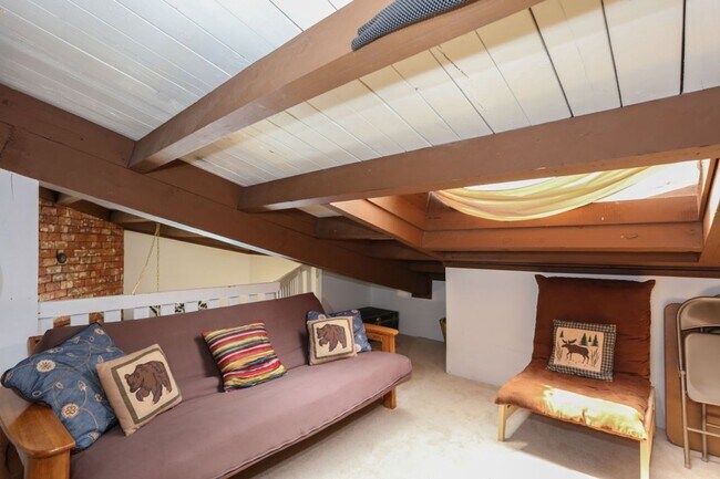 Foto del edificio - 2 Bedroom in Wildernest!  Summer lease!