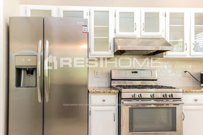 Foto del edificio - 4920 Alexis Dr