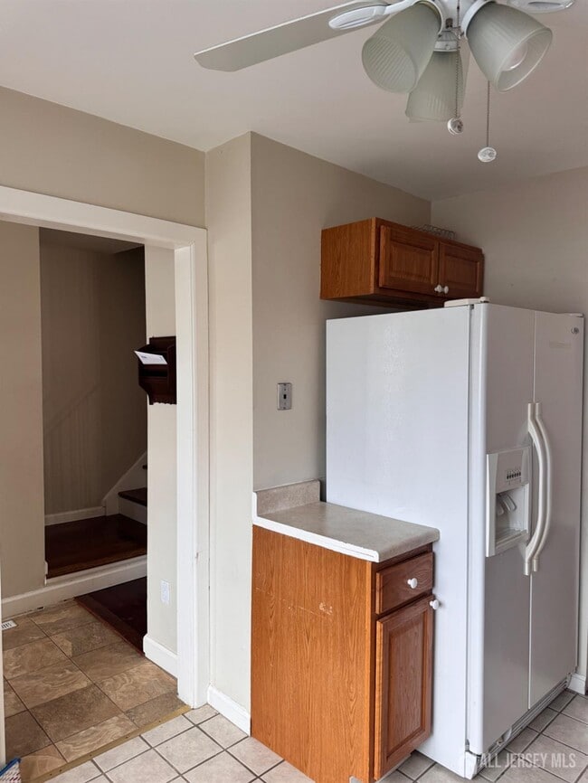 Building Photo - 489 Madison Dr