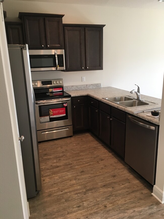 Building Photo - 127 Iron Horse Dr W