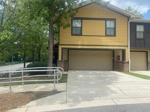 Building Photo - 741 White Dr