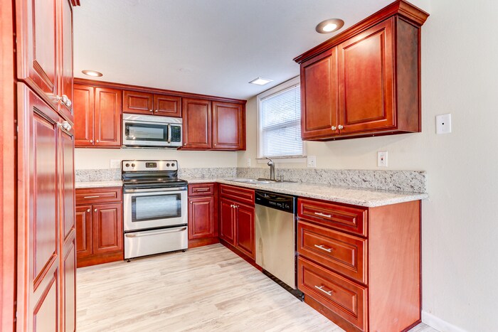 Foto principal - Completely remodeled with Washer/Dryer in ...