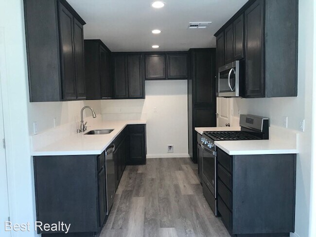Building Photo - 4 br, 2.5 bath House - 466 Jonathan Pl