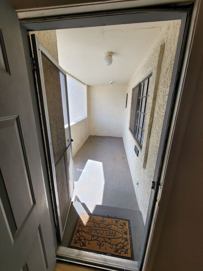 Building Photo - Second story 2/2 condo with easy access to I-10 and 60 FWY.