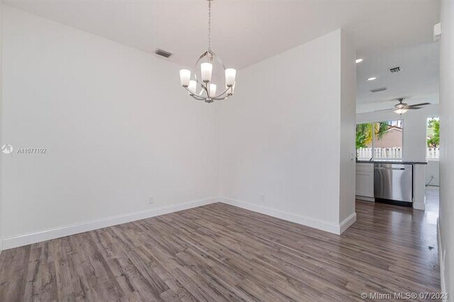 Building Photo - 784 Chimney Rock Rd