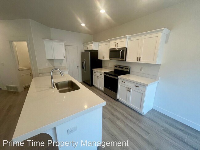 Foto del edificio - 3 br, 2.5 bath House - 917 E Pacific Drive