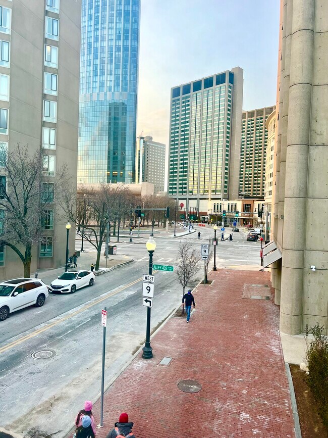 Foto del edificio - 251 W Newton St