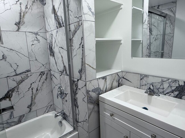 Foto del edificio - 4056 Edgewood Rd
