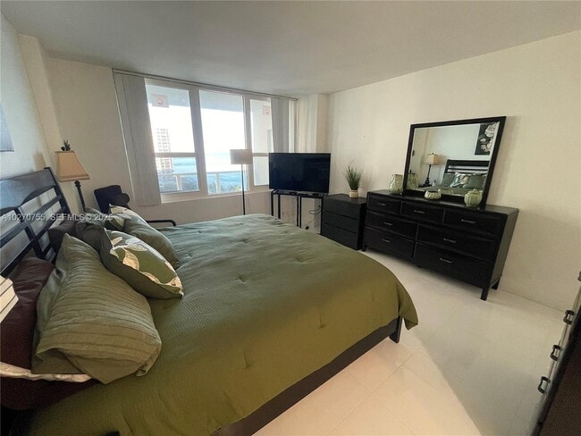 Building Photo - 3505 S Ocean Dr
