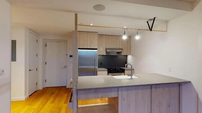 Foto del edificio - 3 bedroom in Brooklyn NY 11221