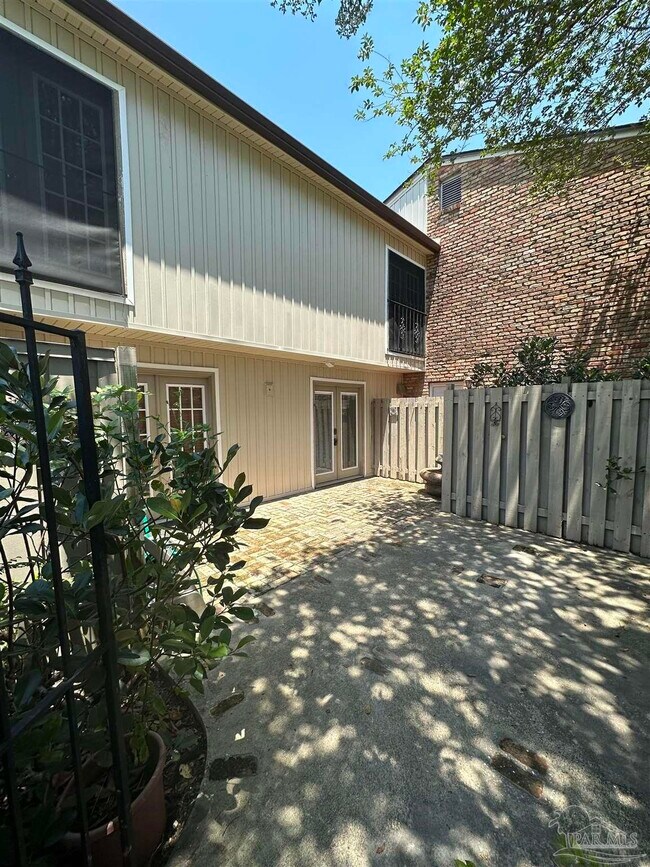 Foto del edificio - 4749 Huron Dr