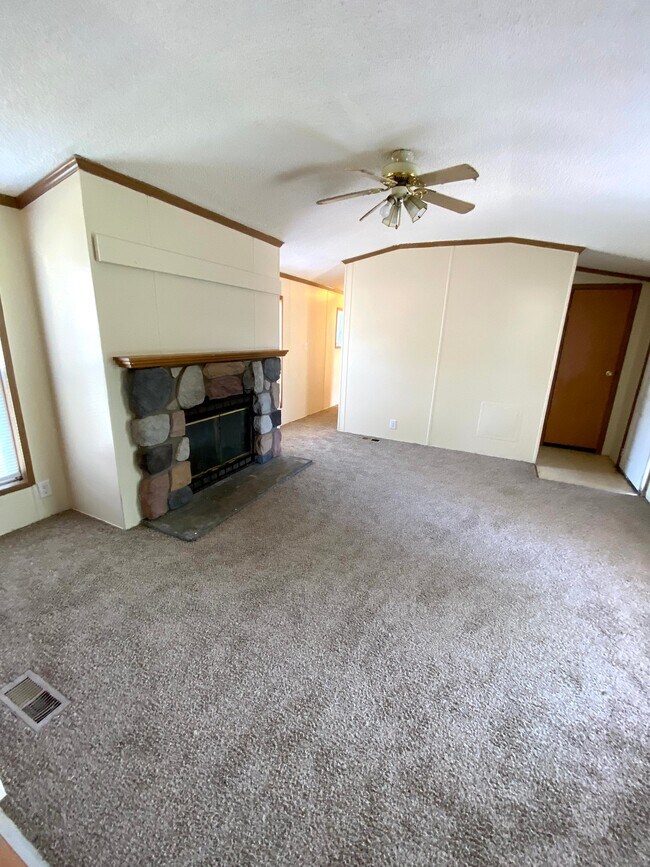 Foto del edificio - 4030 Deziel Ct