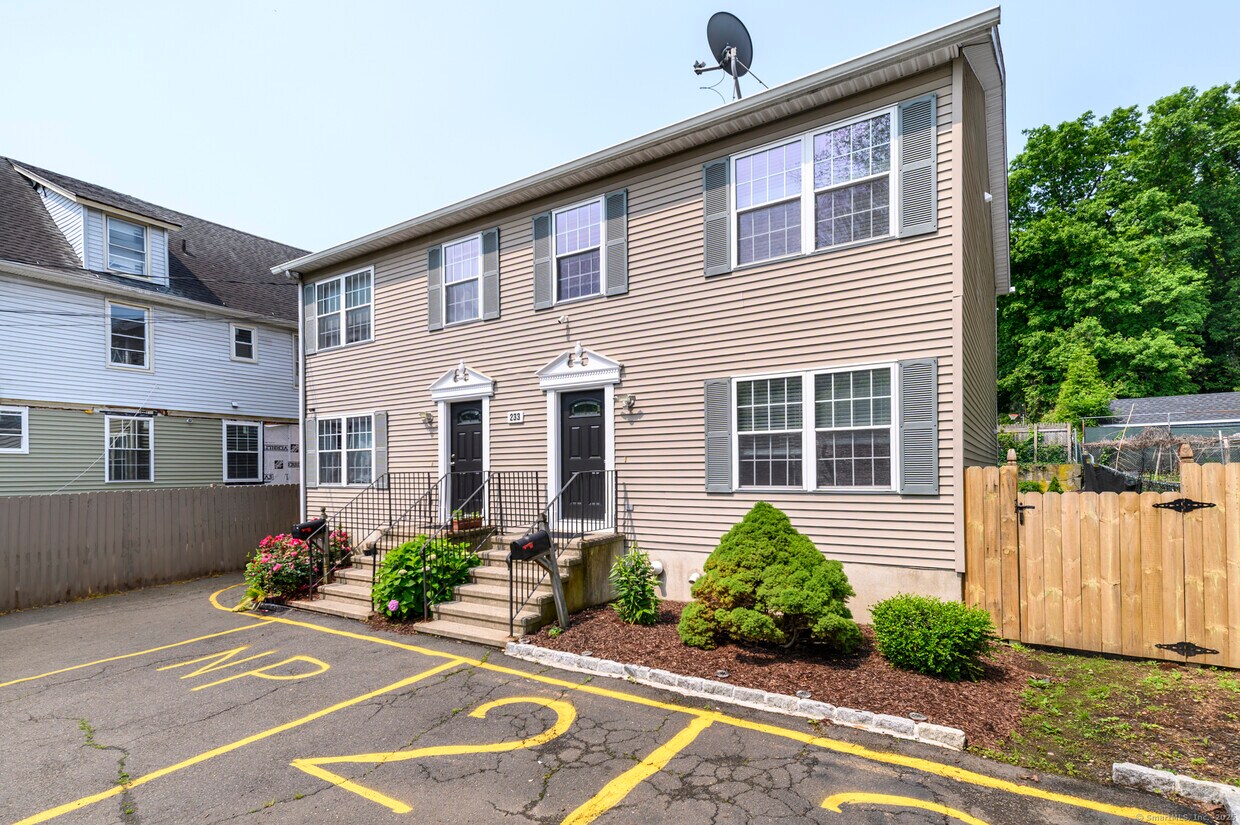 Primary Photo - 233 Fairfield Ave