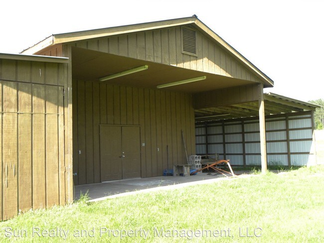 Foto del edificio - 25351 Cowpen Creek Rd