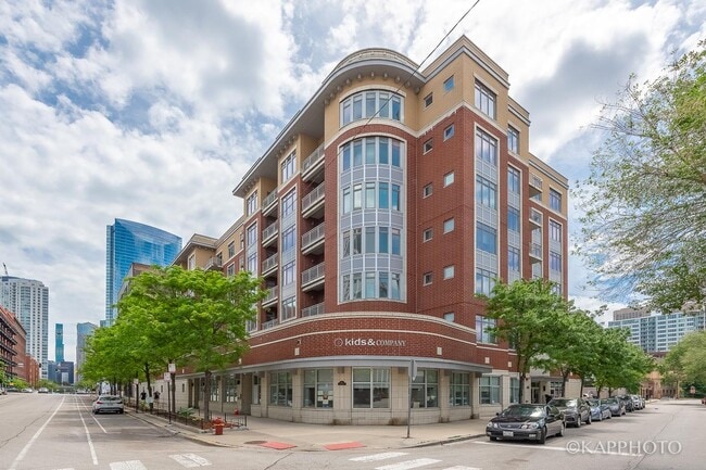 Building Photo - 657 W Fulton St