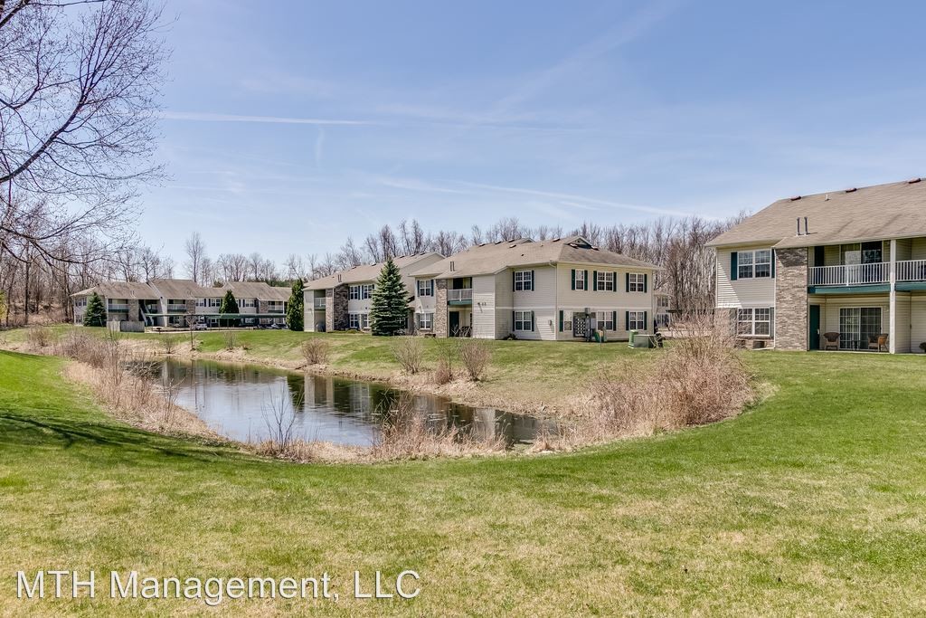 Foto principal - 2 br, 1 bath Apartment - 1060 Aaron Drive