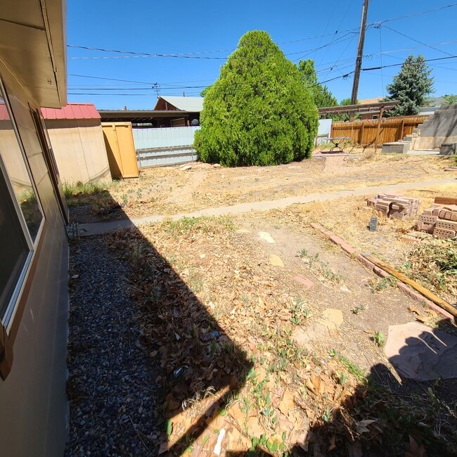 Building Photo - 1260 Pinyon Ave