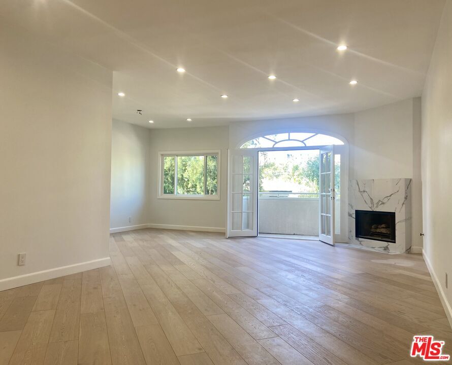 Primary Photo - 120 N Swall Dr