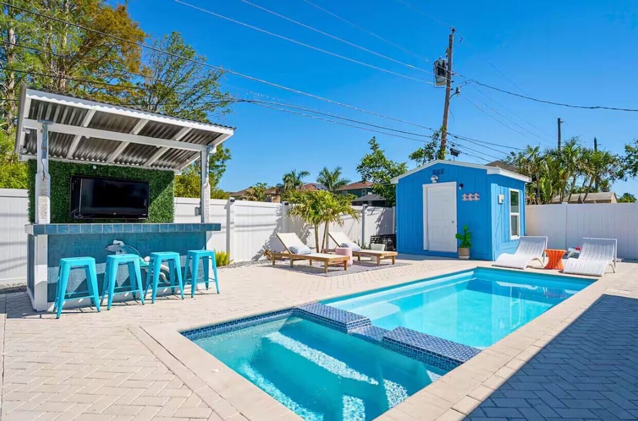 Foto principal - Utilities Included - (DECEMBER ONLY) Furnished 3-Bedroom Home with Private Heated Pool, Spa & More!