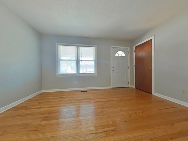 Building Photo - 3320 Forest Lake Dr