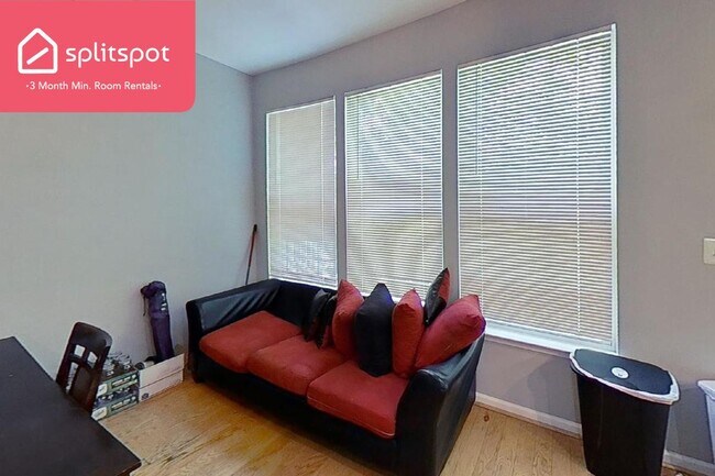 Foto del edificio - Private room in 5 bedroom Landover Apartment