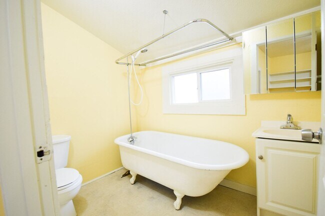 Building Photo - Charming 2 Bedroom House in North Portland